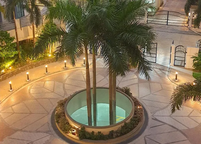 Layover Condotels At Two Palm Tree Aparthotel Manila